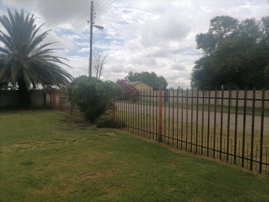 4 Bedroom Property for Sale in Leeudoringstad North West